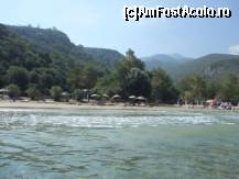 [P03] Plaja cu nisip si cadrul natural. In fata, umbrele si paturi gratuite, cele cu plata mai in dreapta. In locul in care se afla fotogtaful apa este inca de 50 cm max. » foto by adighh
 - 
<span class="allrVoted glyphicon glyphicon-heart hidden" id="av136819"></span>
<a class="m-l-10 hidden" id="sv136819" onclick="voting_Foto_DelVot(,136819,7464)" role="button">șterge vot <span class="glyphicon glyphicon-remove"></span></a>
<a id="v9136819" class=" c-red"  onclick="voting_Foto_SetVot(136819)" role="button"><span class="glyphicon glyphicon-heart-empty"></span> <b>LIKE</b> = Votează poza</a> <img class="hidden"  id="f136819W9" src="/imagini/loader.gif" border="0" /><span class="AjErrMes hidden" id="e136819ErM"></span>