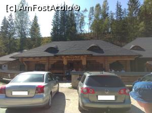 [P01] Intrarea la hanul aflat pe partea dreaptă a drumului din Pojorâta spre vârful Rarău » foto by CATAAS
 - 
<span class="allrVoted glyphicon glyphicon-heart hidden" id="av914076"></span>
<a class="m-l-10 hidden" id="sv914076" onclick="voting_Foto_DelVot(,914076,7474)" role="button">șterge vot <span class="glyphicon glyphicon-remove"></span></a>
<a id="v9914076" class=" c-red"  onclick="voting_Foto_SetVot(914076)" role="button"><span class="glyphicon glyphicon-heart-empty"></span> <b>LIKE</b> = Votează poza</a> <img class="hidden"  id="f914076W9" src="/imagini/loader.gif" border="0" /><span class="AjErrMes hidden" id="e914076ErM"></span>