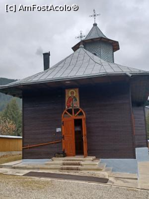 [P22] intrare in biserica Manastirii Rarau » foto by ile57b
 - 
<span class="allrVoted glyphicon glyphicon-heart hidden" id="av1300889"></span>
<a class="m-l-10 hidden" id="sv1300889" onclick="voting_Foto_DelVot(,1300889,7474)" role="button">șterge vot <span class="glyphicon glyphicon-remove"></span></a>
<a id="v91300889" class=" c-red"  onclick="voting_Foto_SetVot(1300889)" role="button"><span class="glyphicon glyphicon-heart-empty"></span> <b>LIKE</b> = Votează poza</a> <img class="hidden"  id="f1300889W9" src="/imagini/loader.gif" border="0" /><span class="AjErrMes hidden" id="e1300889ErM"></span>