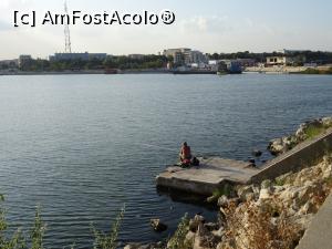 [P16] Numeroși pescari își încearcă norocul în rada portului Mangalia.  » foto by tata123 🔱
 - 
<span class="allrVoted glyphicon glyphicon-heart hidden" id="av1009024"></span>
<a class="m-l-10 hidden" id="sv1009024" onclick="voting_Foto_DelVot(,1009024,7516)" role="button">șterge vot <span class="glyphicon glyphicon-remove"></span></a>
<a id="v91009024" class=" c-red"  onclick="voting_Foto_SetVot(1009024)" role="button"><span class="glyphicon glyphicon-heart-empty"></span> <b>LIKE</b> = Votează poza</a> <img class="hidden"  id="f1009024W9" src="/imagini/loader.gif" border="0" /><span class="AjErrMes hidden" id="e1009024ErM"></span>