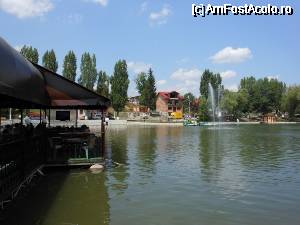[P21] Campina - Terasa restaurantului 'New Lac', apa lacului si fantana arteziana.  » foto by iulianic
 - 
<span class="allrVoted glyphicon glyphicon-heart hidden" id="av339778"></span>
<a class="m-l-10 hidden" id="sv339778" onclick="voting_Foto_DelVot(,339778,7539)" role="button">șterge vot <span class="glyphicon glyphicon-remove"></span></a>
<a id="v9339778" class=" c-red"  onclick="voting_Foto_SetVot(339778)" role="button"><span class="glyphicon glyphicon-heart-empty"></span> <b>LIKE</b> = Votează poza</a> <img class="hidden"  id="f339778W9" src="/imagini/loader.gif" border="0" /><span class="AjErrMes hidden" id="e339778ErM"></span>