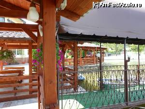 [P22] Campina - Terasa restaurantului 'New Lac', mese si banci de lemn umbrite si infrumusetate cu flori.  » foto by iulianic
 - 
<span class="allrVoted glyphicon glyphicon-heart hidden" id="av339779"></span>
<a class="m-l-10 hidden" id="sv339779" onclick="voting_Foto_DelVot(,339779,7539)" role="button">șterge vot <span class="glyphicon glyphicon-remove"></span></a>
<a id="v9339779" class=" c-red"  onclick="voting_Foto_SetVot(339779)" role="button"><span class="glyphicon glyphicon-heart-empty"></span> <b>LIKE</b> = Votează poza</a> <img class="hidden"  id="f339779W9" src="/imagini/loader.gif" border="0" /><span class="AjErrMes hidden" id="e339779ErM"></span>