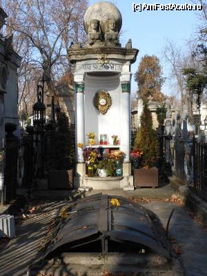 [P24] Cimitirul Bellu - Bucuresti, primul templu ridicat de Bogdan Petriceicu Hasdeu in memoria fiicei sale. Vedere din fata.  » foto by iulianic
 - 
<span class="allrVoted glyphicon glyphicon-heart hidden" id="av339781"></span>
<a class="m-l-10 hidden" id="sv339781" onclick="voting_Foto_DelVot(,339781,7539)" role="button">șterge vot <span class="glyphicon glyphicon-remove"></span></a>
<a id="v9339781" class=" c-red"  onclick="voting_Foto_SetVot(339781)" role="button"><span class="glyphicon glyphicon-heart-empty"></span> <b>LIKE</b> = Votează poza</a> <img class="hidden"  id="f339781W9" src="/imagini/loader.gif" border="0" /><span class="AjErrMes hidden" id="e339781ErM"></span>