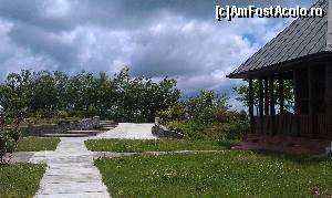 [P13] Dealul Topşeni-Podişor, locul unde se află Mănăstirea Sf. Ioan Evanghelistul din comuna Cornu, jud. Prahova.  » foto by traian.leuca †
 - 
<span class="allrVoted glyphicon glyphicon-heart hidden" id="av513112"></span>
<a class="m-l-10 hidden" id="sv513112" onclick="voting_Foto_DelVot(,513112,7539)" role="button">șterge vot <span class="glyphicon glyphicon-remove"></span></a>
<a id="v9513112" class=" c-red"  onclick="voting_Foto_SetVot(513112)" role="button"><span class="glyphicon glyphicon-heart-empty"></span> <b>LIKE</b> = Votează poza</a> <img class="hidden"  id="f513112W9" src="/imagini/loader.gif" border="0" /><span class="AjErrMes hidden" id="e513112ErM"></span>