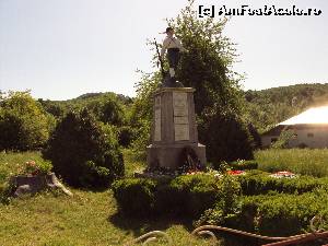 [P30] Monumentul eroilor care s-au jertfit pentru apărarea patriei.  » foto by Carmen Ion
 - 
<span class="allrVoted glyphicon glyphicon-heart hidden" id="av634480"></span>
<a class="m-l-10 hidden" id="sv634480" onclick="voting_Foto_DelVot(,634480,7539)" role="button">șterge vot <span class="glyphicon glyphicon-remove"></span></a>
<a id="v9634480" class=" c-red"  onclick="voting_Foto_SetVot(634480)" role="button"><span class="glyphicon glyphicon-heart-empty"></span> <b>LIKE</b> = Votează poza</a> <img class="hidden"  id="f634480W9" src="/imagini/loader.gif" border="0" /><span class="AjErrMes hidden" id="e634480ErM"></span>
