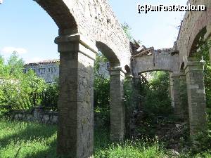 [P07] Colonade laterale în prima curte » foto by tata123 🔱
 - 
<span class="allrVoted glyphicon glyphicon-heart hidden" id="av578873"></span>
<a class="m-l-10 hidden" id="sv578873" onclick="voting_Foto_DelVot(,578873,7539)" role="button">șterge vot <span class="glyphicon glyphicon-remove"></span></a>
<a id="v9578873" class=" c-red"  onclick="voting_Foto_SetVot(578873)" role="button"><span class="glyphicon glyphicon-heart-empty"></span> <b>LIKE</b> = Votează poza</a> <img class="hidden"  id="f578873W9" src="/imagini/loader.gif" border="0" /><span class="AjErrMes hidden" id="e578873ErM"></span>
