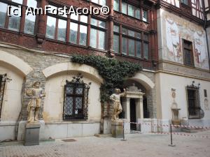 [P05] Sinaia - Castelul Peles, curtea interioara. » foto by iulianic
 - 
<span class="allrVoted glyphicon glyphicon-heart hidden" id="av1288739"></span>
<a class="m-l-10 hidden" id="sv1288739" onclick="voting_Foto_DelVot(,1288739,7548)" role="button">șterge vot <span class="glyphicon glyphicon-remove"></span></a>
<a id="v91288739" class=" c-red"  onclick="voting_Foto_SetVot(1288739)" role="button"><span class="glyphicon glyphicon-heart-empty"></span> <b>LIKE</b> = Votează poza</a> <img class="hidden"  id="f1288739W9" src="/imagini/loader.gif" border="0" /><span class="AjErrMes hidden" id="e1288739ErM"></span>
