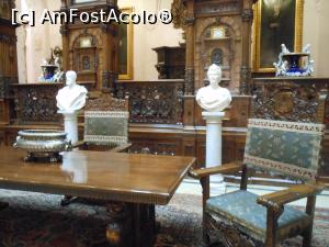 [P08] Sinaia - Castelul Peles. Busturile primilor regi ai Romaniei in Holul de onoare. » foto by iulianic
 - 
<span class="allrVoted glyphicon glyphicon-heart hidden" id="av1288742"></span>
<a class="m-l-10 hidden" id="sv1288742" onclick="voting_Foto_DelVot(,1288742,7548)" role="button">șterge vot <span class="glyphicon glyphicon-remove"></span></a>
<a id="v91288742" class=" c-red"  onclick="voting_Foto_SetVot(1288742)" role="button"><span class="glyphicon glyphicon-heart-empty"></span> <b>LIKE</b> = Votează poza</a> <img class="hidden"  id="f1288742W9" src="/imagini/loader.gif" border="0" /><span class="AjErrMes hidden" id="e1288742ErM"></span>