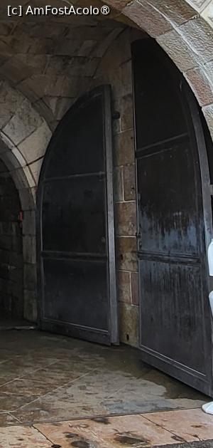 [P03] Cele 2 usi grele din alama aflate la intrarea in tunel. » foto by geani anto
 - 
<span class="allrVoted glyphicon glyphicon-heart hidden" id="av1417150"></span>
<a class="m-l-10 hidden" id="sv1417150" onclick="voting_Foto_DelVot(,1417150,7573)" role="button">șterge vot <span class="glyphicon glyphicon-remove"></span></a>
<a id="v91417150" class=" c-red"  onclick="voting_Foto_SetVot(1417150)" role="button"><span class="glyphicon glyphicon-heart-empty"></span> <b>LIKE</b> = Votează poza</a> <img class="hidden"  id="f1417150W9" src="/imagini/loader.gif" border="0" /><span class="AjErrMes hidden" id="e1417150ErM"></span>