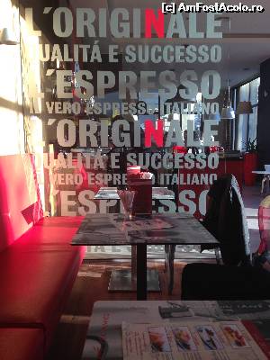 [P01] Interiorul cafenelei.  » foto by bartaiomu
 - 
<span class="allrVoted glyphicon glyphicon-heart hidden" id="av599644"></span>
<a class="m-l-10 hidden" id="sv599644" onclick="voting_Foto_DelVot(,599644,7574)" role="button">șterge vot <span class="glyphicon glyphicon-remove"></span></a>
<a id="v9599644" class=" c-red"  onclick="voting_Foto_SetVot(599644)" role="button"><span class="glyphicon glyphicon-heart-empty"></span> <b>LIKE</b> = Votează poza</a> <img class="hidden"  id="f599644W9" src="/imagini/loader.gif" border="0" /><span class="AjErrMes hidden" id="e599644ErM"></span>