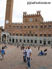 [P06] Palazzo Publico, Primăria medievală a Sienei este un palat elegant din cărămidă, datează din sec. al XV-lea.  » foto by gettutza
 - 
<span class="allrVoted glyphicon glyphicon-heart hidden" id="av391608"></span>
<a class="m-l-10 hidden" id="sv391608" onclick="voting_Foto_DelVot(,391608,7576)" role="button">șterge vot <span class="glyphicon glyphicon-remove"></span></a>
<a id="v9391608" class=" c-red"  onclick="voting_Foto_SetVot(391608)" role="button"><span class="glyphicon glyphicon-heart-empty"></span> <b>LIKE</b> = Votează poza</a> <img class="hidden"  id="f391608W9" src="/imagini/loader.gif" border="0" /><span class="AjErrMes hidden" id="e391608ErM"></span>