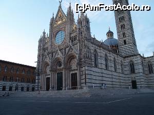 [P05] Catedralle dell'Asunta (Domul din Siena)  » foto by Mika
 - 
<span class="allrVoted glyphicon glyphicon-heart hidden" id="av679792"></span>
<a class="m-l-10 hidden" id="sv679792" onclick="voting_Foto_DelVot(,679792,7576)" role="button">șterge vot <span class="glyphicon glyphicon-remove"></span></a>
<a id="v9679792" class=" c-red"  onclick="voting_Foto_SetVot(679792)" role="button"><span class="glyphicon glyphicon-heart-empty"></span> <b>LIKE</b> = Votează poza</a> <img class="hidden"  id="f679792W9" src="/imagini/loader.gif" border="0" /><span class="AjErrMes hidden" id="e679792ErM"></span>