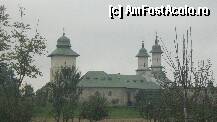 [P01] manastirea vazuta din departare, inafara zidurilor acesteia » foto by cristi82d
 - 
<span class="allrVoted glyphicon glyphicon-heart hidden" id="av141784"></span>
<a class="m-l-10 hidden" id="sv141784" onclick="voting_Foto_DelVot(,141784,7583)" role="button">șterge vot <span class="glyphicon glyphicon-remove"></span></a>
<a id="v9141784" class=" c-red"  onclick="voting_Foto_SetVot(141784)" role="button"><span class="glyphicon glyphicon-heart-empty"></span> <b>LIKE</b> = Votează poza</a> <img class="hidden"  id="f141784W9" src="/imagini/loader.gif" border="0" /><span class="AjErrMes hidden" id="e141784ErM"></span>