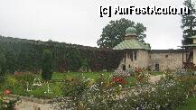 [P04] turn de aparare si unul dintre zidurile care inconjoara manastirea » foto by cristi82d
 - 
<span class="allrVoted glyphicon glyphicon-heart hidden" id="av141790"></span>
<a class="m-l-10 hidden" id="sv141790" onclick="voting_Foto_DelVot(,141790,7583)" role="button">șterge vot <span class="glyphicon glyphicon-remove"></span></a>
<a id="v9141790" class=" c-red"  onclick="voting_Foto_SetVot(141790)" role="button"><span class="glyphicon glyphicon-heart-empty"></span> <b>LIKE</b> = Votează poza</a> <img class="hidden"  id="f141790W9" src="/imagini/loader.gif" border="0" /><span class="AjErrMes hidden" id="e141790ErM"></span>