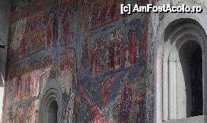 [P13] Pictură exterioară pe zidul bisericii 'Sf. Nicolae' de la Mănăstirea Râşca, com. Bogdăneşti, jud. Suceava.  » foto by traian.leuca †
 - 
<span class="allrVoted glyphicon glyphicon-heart hidden" id="av432564"></span>
<a class="m-l-10 hidden" id="sv432564" onclick="voting_Foto_DelVot(,432564,7583)" role="button">șterge vot <span class="glyphicon glyphicon-remove"></span></a>
<a id="v9432564" class=" c-red"  onclick="voting_Foto_SetVot(432564)" role="button"><span class="glyphicon glyphicon-heart-empty"></span> <b>LIKE</b> = Votează poza</a> <img class="hidden"  id="f432564W9" src="/imagini/loader.gif" border="0" /><span class="AjErrMes hidden" id="e432564ErM"></span>