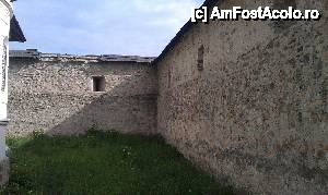 [P16] Ziduri de incintă şi creneluri de tragere la Mănăstirea Râşca, com. Bogdăneşti, jud. Suceava.  » foto by traian.leuca †
 - 
<span class="allrVoted glyphicon glyphicon-heart hidden" id="av432581"></span>
<a class="m-l-10 hidden" id="sv432581" onclick="voting_Foto_DelVot(,432581,7583)" role="button">șterge vot <span class="glyphicon glyphicon-remove"></span></a>
<a id="v9432581" class=" c-red"  onclick="voting_Foto_SetVot(432581)" role="button"><span class="glyphicon glyphicon-heart-empty"></span> <b>LIKE</b> = Votează poza</a> <img class="hidden"  id="f432581W9" src="/imagini/loader.gif" border="0" /><span class="AjErrMes hidden" id="e432581ErM"></span>