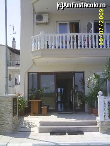 [P18] intrarea in vila Andromache » foto by szik173
 - 
<span class="allrVoted glyphicon glyphicon-heart hidden" id="av154867"></span>
<a class="m-l-10 hidden" id="sv154867" onclick="voting_Foto_DelVot(,154867,7618)" role="button">șterge vot <span class="glyphicon glyphicon-remove"></span></a>
<a id="v9154867" class=" c-red"  onclick="voting_Foto_SetVot(154867)" role="button"><span class="glyphicon glyphicon-heart-empty"></span> <b>LIKE</b> = Votează poza</a> <img class="hidden"  id="f154867W9" src="/imagini/loader.gif" border="0" /><span class="AjErrMes hidden" id="e154867ErM"></span>