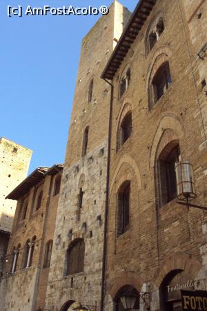[P28] Torre Chigi.  » foto by Carmen Ion
 - 
<span class="allrVoted glyphicon glyphicon-heart hidden" id="av811357"></span>
<a class="m-l-10 hidden" id="sv811357" onclick="voting_Foto_DelVot(,811357,7623)" role="button">șterge vot <span class="glyphicon glyphicon-remove"></span></a>
<a id="v9811357" class=" c-red"  onclick="voting_Foto_SetVot(811357)" role="button"><span class="glyphicon glyphicon-heart-empty"></span> <b>LIKE</b> = Votează poza</a> <img class="hidden"  id="f811357W9" src="/imagini/loader.gif" border="0" /><span class="AjErrMes hidden" id="e811357ErM"></span>