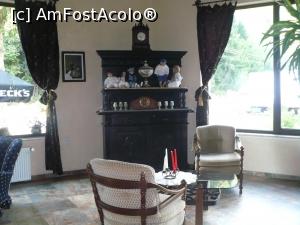 [P06] un colt din salon, vitrina cu papusi » foto by Yolanda
 - 
<span class="allrVoted glyphicon glyphicon-heart hidden" id="av1008651"></span>
<a class="m-l-10 hidden" id="sv1008651" onclick="voting_Foto_DelVot(,1008651,7649)" role="button">șterge vot <span class="glyphicon glyphicon-remove"></span></a>
<a id="v91008651" class=" c-red"  onclick="voting_Foto_SetVot(1008651)" role="button"><span class="glyphicon glyphicon-heart-empty"></span> <b>LIKE</b> = Votează poza</a> <img class="hidden"  id="f1008651W9" src="/imagini/loader.gif" border="0" /><span class="AjErrMes hidden" id="e1008651ErM"></span>