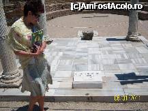 [P24] moment de reculegere la mormantul Sf. Ioan » foto by oli
 - 
<span class="allrVoted glyphicon glyphicon-heart hidden" id="av232129"></span>
<a class="m-l-10 hidden" id="sv232129" onclick="voting_Foto_DelVot(,232129,7822)" role="button">șterge vot <span class="glyphicon glyphicon-remove"></span></a>
<a id="v9232129" class=" c-red"  onclick="voting_Foto_SetVot(232129)" role="button"><span class="glyphicon glyphicon-heart-empty"></span> <b>LIKE</b> = Votează poza</a> <img class="hidden"  id="f232129W9" src="/imagini/loader.gif" border="0" /><span class="AjErrMes hidden" id="e232129ErM"></span>