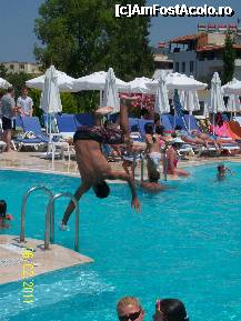 [P36] distractie la piscina » foto by oli
 - 
<span class="allrVoted glyphicon glyphicon-heart hidden" id="av232141"></span>
<a class="m-l-10 hidden" id="sv232141" onclick="voting_Foto_DelVot(,232141,7822)" role="button">șterge vot <span class="glyphicon glyphicon-remove"></span></a>
<a id="v9232141" class=" c-red"  onclick="voting_Foto_SetVot(232141)" role="button"><span class="glyphicon glyphicon-heart-empty"></span> <b>LIKE</b> = Votează poza</a> <img class="hidden"  id="f232141W9" src="/imagini/loader.gif" border="0" /><span class="AjErrMes hidden" id="e232141ErM"></span>