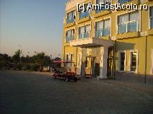 [P01] Intrarea in hotel » foto by luc_bv
 - 
<span class="allrVoted glyphicon glyphicon-heart hidden" id="av222470"></span>
<a class="m-l-10 hidden" id="sv222470" onclick="voting_Foto_DelVot(,222470,7822)" role="button">șterge vot <span class="glyphicon glyphicon-remove"></span></a>
<a id="v9222470" class=" c-red"  onclick="voting_Foto_SetVot(222470)" role="button"><span class="glyphicon glyphicon-heart-empty"></span> <b>LIKE</b> = Votează poza</a> <img class="hidden"  id="f222470W9" src="/imagini/loader.gif" border="0" /><span class="AjErrMes hidden" id="e222470ErM"></span>