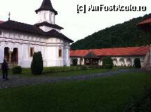 [P38] Manastirea Brancoveanu- in ziua in care am vizitat nu era sarbatoare, deci era liniste si putina lume » foto by guesswhoo*
 - 
<span class="allrVoted glyphicon glyphicon-heart hidden" id="av240105"></span>
<a class="m-l-10 hidden" id="sv240105" onclick="voting_Foto_DelVot(,240105,7879)" role="button">șterge vot <span class="glyphicon glyphicon-remove"></span></a>
<a id="v9240105" class=" c-red"  onclick="voting_Foto_SetVot(240105)" role="button"><span class="glyphicon glyphicon-heart-empty"></span> <b>LIKE</b> = Votează poza</a> <img class="hidden"  id="f240105W9" src="/imagini/loader.gif" border="0" /><span class="AjErrMes hidden" id="e240105ErM"></span>