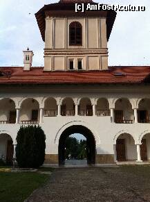 [P43] spre iesire- Manastirea Brancoveanu » foto by guesswhoo*
 - 
<span class="allrVoted glyphicon glyphicon-heart hidden" id="av240112"></span>
<a class="m-l-10 hidden" id="sv240112" onclick="voting_Foto_DelVot(,240112,7879)" role="button">șterge vot <span class="glyphicon glyphicon-remove"></span></a>
<a id="v9240112" class=" c-red"  onclick="voting_Foto_SetVot(240112)" role="button"><span class="glyphicon glyphicon-heart-empty"></span> <b>LIKE</b> = Votează poza</a> <img class="hidden"  id="f240112W9" src="/imagini/loader.gif" border="0" /><span class="AjErrMes hidden" id="e240112ErM"></span>