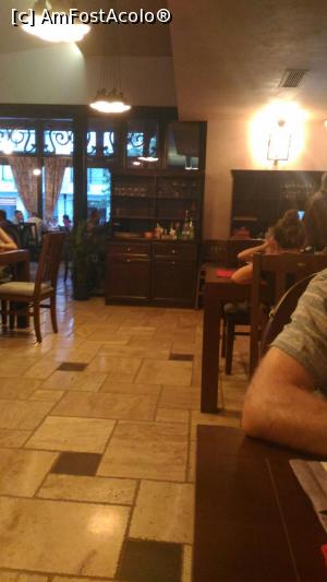 [P06] restaurantul incepea sa se umple si in interior » foto by zlatna
 - 
<span class="allrVoted glyphicon glyphicon-heart hidden" id="av779847"></span>
<a class="m-l-10 hidden" id="sv779847" onclick="voting_Foto_DelVot(,779847,7905)" role="button">șterge vot <span class="glyphicon glyphicon-remove"></span></a>
<a id="v9779847" class=" c-red"  onclick="voting_Foto_SetVot(779847)" role="button"><span class="glyphicon glyphicon-heart-empty"></span> <b>LIKE</b> = Votează poza</a> <img class="hidden"  id="f779847W9" src="/imagini/loader.gif" border="0" /><span class="AjErrMes hidden" id="e779847ErM"></span>