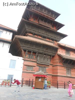 [P12] Kathmandu - În Piața Durbar Kathmandu. » foto by iulianic
 - 
<span class="allrVoted glyphicon glyphicon-heart hidden" id="av1469315"></span>
<a class="m-l-10 hidden" id="sv1469315" onclick="voting_Foto_DelVot(,1469315,7929)" role="button">șterge vot <span class="glyphicon glyphicon-remove"></span></a>
<a id="v91469315" class=" c-red"  onclick="voting_Foto_SetVot(1469315)" role="button"><span class="glyphicon glyphicon-heart-empty"></span> <b>LIKE</b> = Votează poza</a> <img class="hidden"  id="f1469315W9" src="/imagini/loader.gif" border="0" /><span class="AjErrMes hidden" id="e1469315ErM"></span>