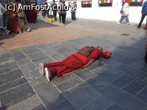 [P23] Kathmandu - Rugăciune la Stupa Boudhanath. » foto by iulianic
 - 
<span class="allrVoted glyphicon glyphicon-heart hidden" id="av1469326"></span>
<a class="m-l-10 hidden" id="sv1469326" onclick="voting_Foto_DelVot(,1469326,7929)" role="button">șterge vot <span class="glyphicon glyphicon-remove"></span></a>
<a id="v91469326" class=" c-red"  onclick="voting_Foto_SetVot(1469326)" role="button"><span class="glyphicon glyphicon-heart-empty"></span> <b>LIKE</b> = Votează poza</a> <img class="hidden"  id="f1469326W9" src="/imagini/loader.gif" border="0" /><span class="AjErrMes hidden" id="e1469326ErM"></span>