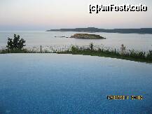 [P10] Micuta piscina care iti da impresia ca se scurge in mare. » foto by bog68
 - 
<span class="allrVoted glyphicon glyphicon-heart hidden" id="av253490"></span>
<a class="m-l-10 hidden" id="sv253490" onclick="voting_Foto_DelVot(,253490,7962)" role="button">șterge vot <span class="glyphicon glyphicon-remove"></span></a>
<a id="v9253490" class=" c-red"  onclick="voting_Foto_SetVot(253490)" role="button"><span class="glyphicon glyphicon-heart-empty"></span> <b>LIKE</b> = Votează poza</a> <img class="hidden"  id="f253490W9" src="/imagini/loader.gif" border="0" /><span class="AjErrMes hidden" id="e253490ErM"></span>