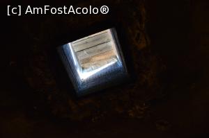 [P22] Pe aici erau aruncate canistrele de Ziklon-B în camera de gazare » foto by ariciu*
 - 
<span class="allrVoted glyphicon glyphicon-heart hidden" id="av784519"></span>
<a class="m-l-10 hidden" id="sv784519" onclick="voting_Foto_DelVot(,784519,7968)" role="button">șterge vot <span class="glyphicon glyphicon-remove"></span></a>
<a id="v9784519" class=" c-red"  onclick="voting_Foto_SetVot(784519)" role="button"><span class="glyphicon glyphicon-heart-empty"></span> <b>LIKE</b> = Votează poza</a> <img class="hidden"  id="f784519W9" src="/imagini/loader.gif" border="0" /><span class="AjErrMes hidden" id="e784519ErM"></span>