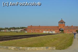 [P24] Poarta de intrare în Birkenau » foto by ariciu*
 - 
<span class="allrVoted glyphicon glyphicon-heart hidden" id="av784521"></span>
<a class="m-l-10 hidden" id="sv784521" onclick="voting_Foto_DelVot(,784521,7968)" role="button">șterge vot <span class="glyphicon glyphicon-remove"></span></a>
<a id="v9784521" class=" c-red"  onclick="voting_Foto_SetVot(784521)" role="button"><span class="glyphicon glyphicon-heart-empty"></span> <b>LIKE</b> = Votează poza</a> <img class="hidden"  id="f784521W9" src="/imagini/loader.gif" border="0" /><span class="AjErrMes hidden" id="e784521ErM"></span>