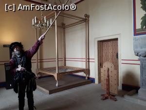 [P20] Stirling Castle - am întâlnit figuri istorice prin aproape toate camerele castelului, care făceau și pe ghizii și răspundeau la întrebările turiștilor.  » foto by Aurici
 - 
<span class="allrVoted glyphicon glyphicon-heart hidden" id="av938840"></span>
<a class="m-l-10 hidden" id="sv938840" onclick="voting_Foto_DelVot(,938840,7991)" role="button">șterge vot <span class="glyphicon glyphicon-remove"></span></a>
<a id="v9938840" class=" c-red"  onclick="voting_Foto_SetVot(938840)" role="button"><span class="glyphicon glyphicon-heart-empty"></span> <b>LIKE</b> = Votează poza</a> <img class="hidden"  id="f938840W9" src="/imagini/loader.gif" border="0" /><span class="AjErrMes hidden" id="e938840ErM"></span>
