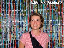 [P11] În liftul de la Swatch. Renate se uita după steward care ne onora cu multe plecăciuni. » foto by badge®
 - 
<span class="allrVoted glyphicon glyphicon-heart hidden" id="av172845"></span>
<a class="m-l-10 hidden" id="sv172845" onclick="voting_Foto_DelVot(,172845,7999)" role="button">șterge vot <span class="glyphicon glyphicon-remove"></span></a>
<a id="v9172845" class=" c-red"  onclick="voting_Foto_SetVot(172845)" role="button"><span class="glyphicon glyphicon-heart-empty"></span> <b>LIKE</b> = Votează poza</a> <img class="hidden"  id="f172845W9" src="/imagini/loader.gif" border="0" /><span class="AjErrMes hidden" id="e172845ErM"></span>