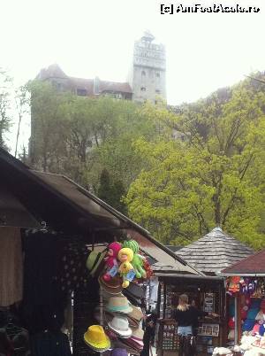 [P20] Castelul, văzut din bazar. În plan apropiat, o blondă, tot din bazar. Castelul l-am mai văzut » foto by Yersinia Pestis
 - 
<span class="allrVoted glyphicon glyphicon-heart hidden" id="av634536"></span>
<a class="m-l-10 hidden" id="sv634536" onclick="voting_Foto_DelVot(,634536,8046)" role="button">șterge vot <span class="glyphicon glyphicon-remove"></span></a>
<a id="v9634536" class=" c-red"  onclick="voting_Foto_SetVot(634536)" role="button"><span class="glyphicon glyphicon-heart-empty"></span> <b>LIKE</b> = Votează poza</a> <img class="hidden"  id="f634536W9" src="/imagini/loader.gif" border="0" /><span class="AjErrMes hidden" id="e634536ErM"></span>