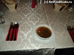 [P14] Restaurantul - Pizzerie Elisabeta, Bucuresti, cartierul Militari (1) Interiorul restaurantului. Si ciorbita de vacuta.  » foto by vega06
 - 
<span class="allrVoted glyphicon glyphicon-heart hidden" id="av582220"></span>
<a class="m-l-10 hidden" id="sv582220" onclick="voting_Foto_DelVot(,582220,8050)" role="button">șterge vot <span class="glyphicon glyphicon-remove"></span></a>
<a id="v9582220" class=" c-red"  onclick="voting_Foto_SetVot(582220)" role="button"><span class="glyphicon glyphicon-heart-empty"></span> <b>LIKE</b> = Votează poza</a> <img class="hidden"  id="f582220W9" src="/imagini/loader.gif" border="0" /><span class="AjErrMes hidden" id="e582220ErM"></span>