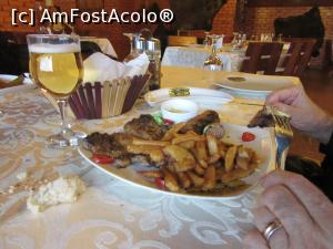 [P15] Ceafă de porc, două bucăţi la porţie » foto by Michi
 - 
<span class="allrVoted glyphicon glyphicon-heart hidden" id="av716439"></span>
<a class="m-l-10 hidden" id="sv716439" onclick="voting_Foto_DelVot(,716439,8050)" role="button">șterge vot <span class="glyphicon glyphicon-remove"></span></a>
<a id="v9716439" class=" c-red"  onclick="voting_Foto_SetVot(716439)" role="button"><span class="glyphicon glyphicon-heart-empty"></span> <b>LIKE</b> = Votează poza</a> <img class="hidden"  id="f716439W9" src="/imagini/loader.gif" border="0" /><span class="AjErrMes hidden" id="e716439ErM"></span>