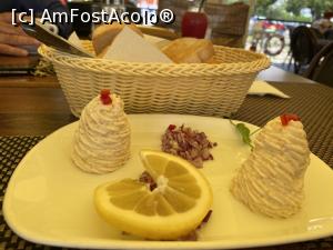 [P10] La Ponton Giurgiu. Salata de icre de crap cu paine prajita, » foto by Floria
 - 
<span class="allrVoted glyphicon glyphicon-heart hidden" id="av1369894"></span>
<a class="m-l-10 hidden" id="sv1369894" onclick="voting_Foto_DelVot(,1369894,8083)" role="button">șterge vot <span class="glyphicon glyphicon-remove"></span></a>
<a id="v91369894" class=" c-red"  onclick="voting_Foto_SetVot(1369894)" role="button"><span class="glyphicon glyphicon-heart-empty"></span> <b>LIKE</b> = Votează poza</a> <img class="hidden"  id="f1369894W9" src="/imagini/loader.gif" border="0" /><span class="AjErrMes hidden" id="e1369894ErM"></span>