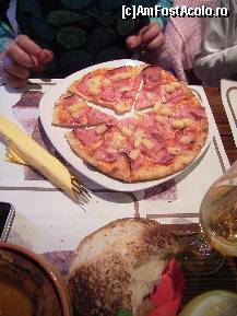 [P07] Pizzeria Roma - pizza Hawaii » foto by Dragoș_MD
 - 
<span class="allrVoted glyphicon glyphicon-heart hidden" id="av406622"></span>
<a class="m-l-10 hidden" id="sv406622" onclick="voting_Foto_DelVot(,406622,8102)" role="button">șterge vot <span class="glyphicon glyphicon-remove"></span></a>
<a id="v9406622" class=" c-red"  onclick="voting_Foto_SetVot(406622)" role="button"><span class="glyphicon glyphicon-heart-empty"></span> <b>LIKE</b> = Votează poza</a> <img class="hidden"  id="f406622W9" src="/imagini/loader.gif" border="0" /><span class="AjErrMes hidden" id="e406622ErM"></span>