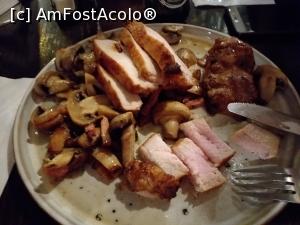 [P10] coaste de porc cu garnitura de ciuperci » foto by Yolanda
 - 
<span class="allrVoted glyphicon glyphicon-heart hidden" id="av1067287"></span>
<a class="m-l-10 hidden" id="sv1067287" onclick="voting_Foto_DelVot(,1067287,8103)" role="button">șterge vot <span class="glyphicon glyphicon-remove"></span></a>
<a id="v91067287" class=" c-red"  onclick="voting_Foto_SetVot(1067287)" role="button"><span class="glyphicon glyphicon-heart-empty"></span> <b>LIKE</b> = Votează poza</a> <img class="hidden"  id="f1067287W9" src="/imagini/loader.gif" border="0" /><span class="AjErrMes hidden" id="e1067287ErM"></span>