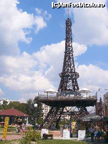 [P08] Zlatnie Piasaci - restaurantul în formă de Turn Eifel » foto by Dragoș_MD
 - 
<span class="allrVoted glyphicon glyphicon-heart hidden" id="av173362"></span>
<a class="m-l-10 hidden" id="sv173362" onclick="voting_Foto_DelVot(,173362,8128)" role="button">șterge vot <span class="glyphicon glyphicon-remove"></span></a>
<a id="v9173362" class=" c-red"  onclick="voting_Foto_SetVot(173362)" role="button"><span class="glyphicon glyphicon-heart-empty"></span> <b>LIKE</b> = Votează poza</a> <img class="hidden"  id="f173362W9" src="/imagini/loader.gif" border="0" /><span class="AjErrMes hidden" id="e173362ErM"></span>