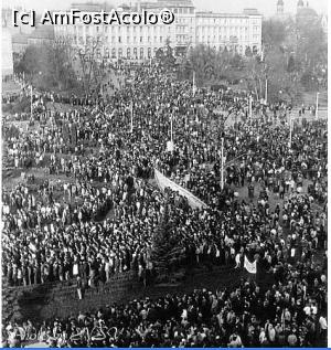 [P05] Am fost și acolo (parcă e astăzi) Piața Unirii în fundal hotel Continental (fost Bulevard)  » foto by AZE <span class="label label-default labelC_thin small">NEVOTABILĂ</span>
