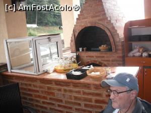 [P24] Aștempam să luăm pachetul. Aici e barul.  » foto by Zoazore
 - 
<span class="allrVoted glyphicon glyphicon-heart hidden" id="av913295"></span>
<a class="m-l-10 hidden" id="sv913295" onclick="voting_Foto_DelVot(,913295,8128)" role="button">șterge vot <span class="glyphicon glyphicon-remove"></span></a>
<a id="v9913295" class=" c-red"  onclick="voting_Foto_SetVot(913295)" role="button"><span class="glyphicon glyphicon-heart-empty"></span> <b>LIKE</b> = Votează poza</a> <img class="hidden"  id="f913295W9" src="/imagini/loader.gif" border="0" /><span class="AjErrMes hidden" id="e913295ErM"></span>