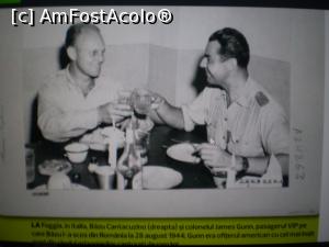 [P03] În partea stângă a fotografiei este Lt. col. James A Gunn, aviator american, căzut prizonier în România și adus în Italia, în fuselajul avionului pilotat de av. Cantacuzino (dreapta fotog.) » foto by Mihai18* <span class="label label-default labelC_thin small">NEVOTABILĂ</span>