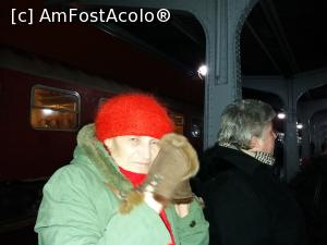 [P02] intalnire in gara » foto by diana2015
 - 
<span class="allrVoted glyphicon glyphicon-heart hidden" id="av930632"></span>
<a class="m-l-10 hidden" id="sv930632" onclick="voting_Foto_DelVot(,930632,8128)" role="button">șterge vot <span class="glyphicon glyphicon-remove"></span></a>
<a id="v9930632" class=" c-red"  onclick="voting_Foto_SetVot(930632)" role="button"><span class="glyphicon glyphicon-heart-empty"></span> <b>LIKE</b> = Votează poza</a> <img class="hidden"  id="f930632W9" src="/imagini/loader.gif" border="0" /><span class="AjErrMes hidden" id="e930632ErM"></span>