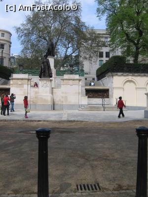 [P13] Poarta palatului St Jame´s » foto by Michi
 - 
<span class="allrVoted glyphicon glyphicon-heart hidden" id="av1324774"></span>
<a class="m-l-10 hidden" id="sv1324774" onclick="voting_Foto_DelVot(,1324774,8128)" role="button">șterge vot <span class="glyphicon glyphicon-remove"></span></a>
<a id="v91324774" class=" c-red"  onclick="voting_Foto_SetVot(1324774)" role="button"><span class="glyphicon glyphicon-heart-empty"></span> <b>LIKE</b> = Votează poza</a> <img class="hidden"  id="f1324774W9" src="/imagini/loader.gif" border="0" /><span class="AjErrMes hidden" id="e1324774ErM"></span>