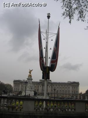 [P06] Palatul Buckingham şi statuia reginii Victoria » foto by Michi
 - 
<span class="allrVoted glyphicon glyphicon-heart hidden" id="av1324767"></span>
<a class="m-l-10 hidden" id="sv1324767" onclick="voting_Foto_DelVot(,1324767,8128)" role="button">șterge vot <span class="glyphicon glyphicon-remove"></span></a>
<a id="v91324767" class=" c-red"  onclick="voting_Foto_SetVot(1324767)" role="button"><span class="glyphicon glyphicon-heart-empty"></span> <b>LIKE</b> = Votează poza</a> <img class="hidden"  id="f1324767W9" src="/imagini/loader.gif" border="0" /><span class="AjErrMes hidden" id="e1324767ErM"></span>