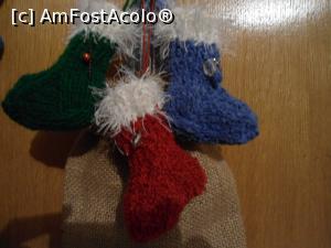 [P08] Iată ce a adus Moșul:<p> Ciorăpei cu daruri pentru pici.  » foto by mihaelavoicu
 - 
<span class="allrVoted glyphicon glyphicon-heart hidden" id="av931841"></span>
<a class="m-l-10 hidden" id="sv931841" onclick="voting_Foto_DelVot(,931841,8128)" role="button">șterge vot <span class="glyphicon glyphicon-remove"></span></a>
<a id="v9931841" class=" c-red"  onclick="voting_Foto_SetVot(931841)" role="button"><span class="glyphicon glyphicon-heart-empty"></span> <b>LIKE</b> = Votează poza</a> <img class="hidden"  id="f931841W9" src="/imagini/loader.gif" border="0" /><span class="AjErrMes hidden" id="e931841ErM"></span>